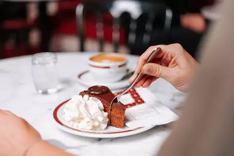 Berühmte Sachertorte im Café Sacher