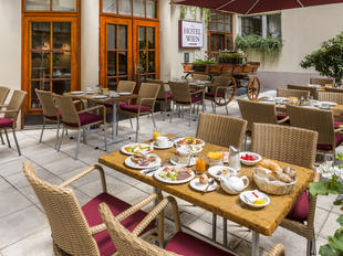 Frühstück auf der Terrasse im Austria Classic Hotel Wien